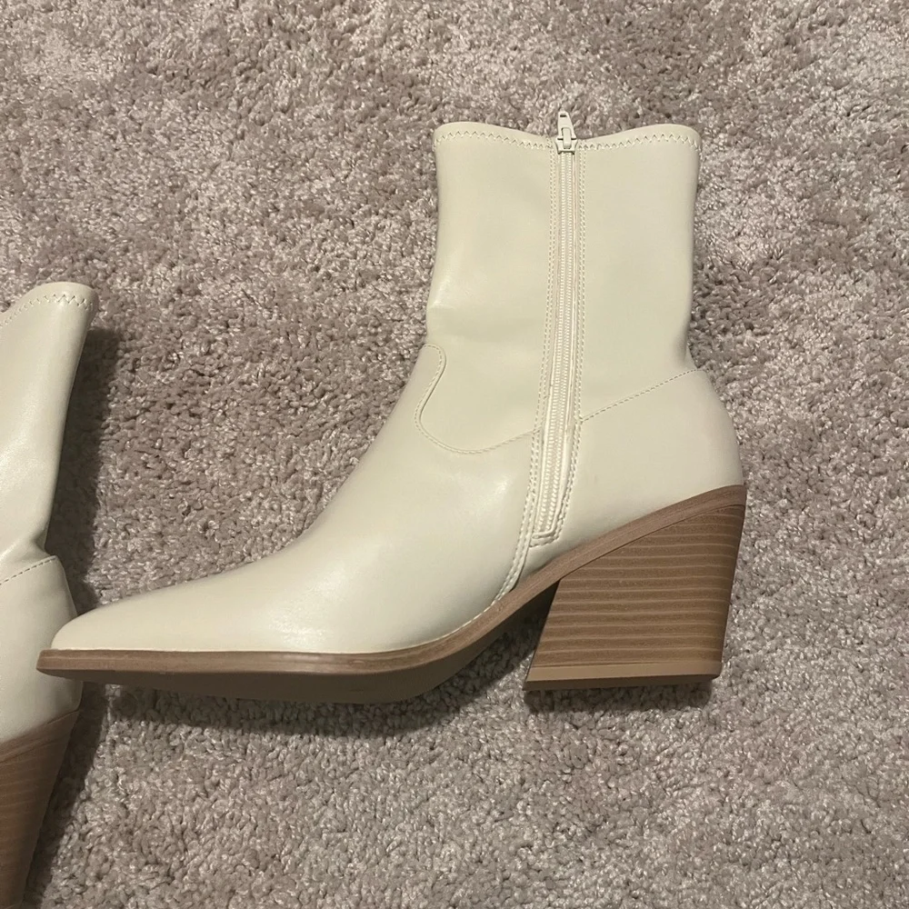 NWOT Women's Aubree Ankle Boots - Universal Thread Off-White Size 10 - Picture 4 of 7